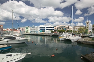 Images Dated 21st December 2005: BARBADOS, Bridgetown, The Careenage Inner Harbor, Daytime