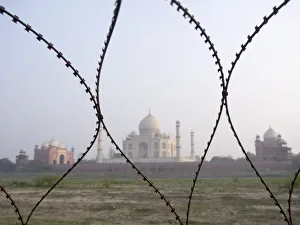 Images Dated 18th February 2015: Barbed wire fence in front of Taj Mahal, Agra, Uttar Pradesh, India