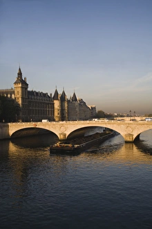 Images Dated 18th October 2005: Barge on Seine, Conciergerie on Ile de la Cite, Pont au Change, Paris, France