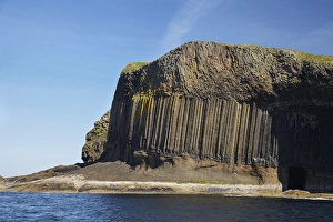 Images Dated 8th May 2010: Basalt Columns by Fingals Cave, Staffa, off Isle of Mull, Scotland, United Kingdom