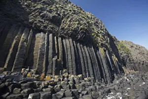 Images Dated 9th May 2010: Basalt Columns by Fingals Cave, Staffa, off Isle of Mull, Scotland, United Kingdom