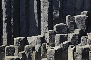 Images Dated 9th May 2010: Basalt Columns by Fingals Cave, Staffa, off Isle of Mull, Scotland, United Kingdom
