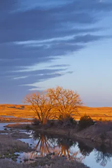 Images Dated 22nd March 2012: Bathed in sunset light the Calamus River in Loup County, Nebraska, USA