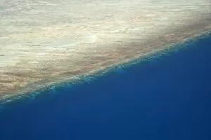 Images Dated 5th October 2007: Batt Reef, Great Barrier Reef Marine Park, North Queensland, Australia - aerial