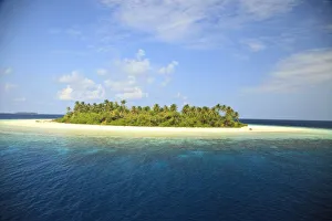 Images Dated 3rd April 2010: Baughagello Island, South Huvadhoo Atoll, Southern Maldives, Indian Ocean