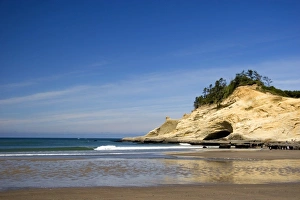 Images Dated 19th June 2007: Beach scene at Pacific City Point on the Oregon Coast