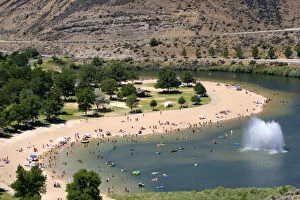 Images Dated 4th July 2007: Beach scene at Sandy Point recreation area near Boise, Idaho