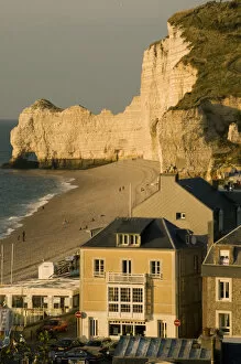 Images Dated 22nd August 2008: Beach Town, Etretat, Normandy, FRANCE