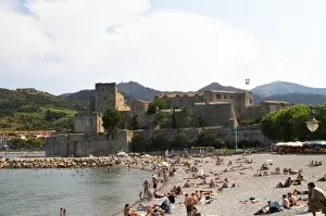 Images Dated 25th June 2006: The beach in the village. The chateau in Collioure harbour. Collioure. Roussillon