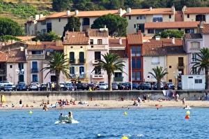 Images Dated 26th June 2006: The beach in the village. Collioure. Roussillon. France. Europe