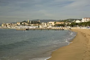 Images Dated 29th October 2006: Beach walk area of Cannes, France