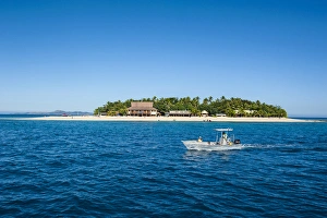 Scenics Prints: Beachcomber island, Mamanucas islands, Fiji, South Pacific