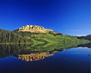 Images Dated 14th May 2010: Beartooth Lake in the Shoshone National Forest of Wyoming