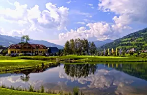 Images Dated 26th October 2020: Beautiful golf with golfers at the #18 hole at exclusive Golf Club Murau Kreischberg