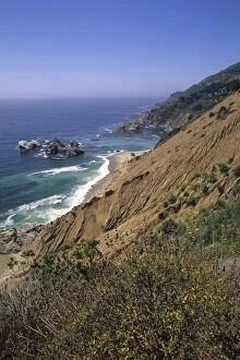 Images Dated 10th August 2007: The beautiful Northern Coast of California with waves and mountains and ocean near