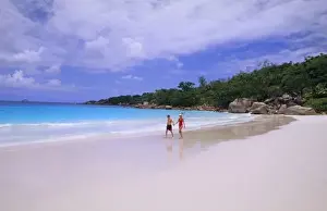 La Digue Prints: Beautiful perfect scene of tourist honeymoon couple at the famous rocks and beach