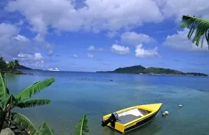 Images Dated 24th July 2007: Beautiful scene of boats and blue & green water and clear blue colors of the islands