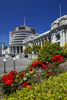 Images Dated 15th December 2014: The Beehive and Parliament House, Wellington, North Island, New Zealand