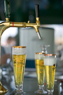 Images Dated 30th April 2004: beer on tap