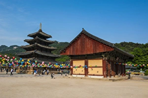 Images Dated 27th May 2011: Beopjusa Temple Complex, South Korea