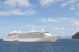Images Dated 24th February 2011: Bequia, St. Vincent & The Grenadines. Silver Cloud cruise ship, Port Elizabeth