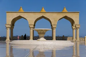 Images Dated 27th May 2010: Bibi Heybat Moschee bei Baku, Aserbaidschan * Bibi Heybat Mosque near Baku, Azerbaijan