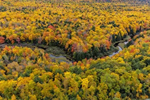 Images Dated 7th October 2018: Big Carp River in autumn in Porcupine Mountains Wilderness State Park in the Upper