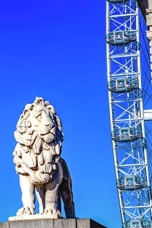 Images Dated 18th September 2024: Big Eye Ferris Wheel and stone lion, Westminster Bridge, Westminster, London, England