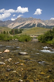 Images Dated 12th August 2009: The Big Wood River and the Pioneer Mountains near Sun Valley, Idaho, USA