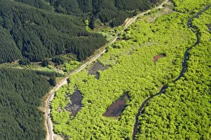 Images Dated 29th September 2005: Blenheim - Picton Railway Line and Tuamarina River, Marlborough, South Island, New