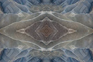 Images Dated 2nd July 2021: Blue and brown abstract