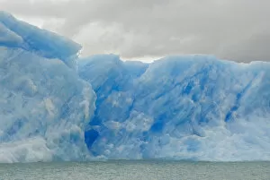 Images Dated 12th November 2007: Blue Icebergs seen on Lago ARGENTINO EXCURSION, Los Glaciares National Park, Punta Bandera