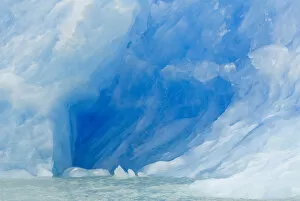 Images Dated 12th November 2007: Blue Icebergs seen on Lago ARGENTINO EXCURSION, Los Glaciares National Park, Punta Bandera