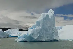 Images Dated 12th November 2007: Blue Icebergs seen on Lago, Los Glaciares National Park, Punta Bandera, Port, El Calafate