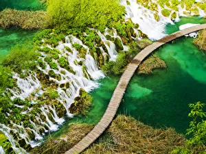 Images Dated 5th May 2015: Boardwalk and Waterfalls in the Parco Nazionale dei laghi di Plitvice