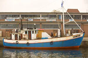 Images Dated 27th April 2005: boat in harbor