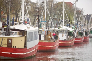 Images Dated 27th April 2005: boats in harbor