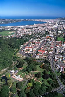 Images Dated 1st March 2007: Botanic Gardens and Dunedin - aerial