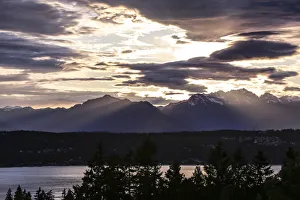 Images Dated 27th July 2021: Bremerton, Washington State, USA, Olympic Mountains, Puget Sound sunset