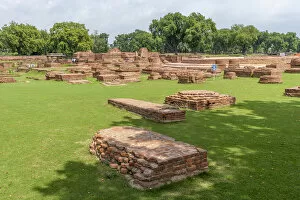 Images Dated 27th September 2005: Brick remains in Sarnath, India