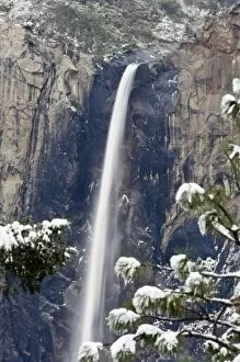 Images Dated 27th March 2007: Bridalveil Fall in winter - Yosemite National Park, California