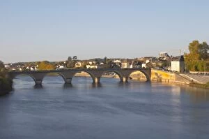 Images Dated 19th November 2005: The bridge acrosse the river Dordogne and the Old Town of Bergerac in morning sunshine