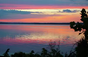 Images Dated 28th August 2005: Brilliant sunrise over the Mississippi River near Montrose, Iowa