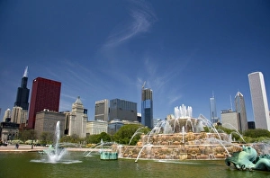 Images Dated 12th May 2009: Buckingham Fountain located in Grant Park, Chicago, Illinois, USA