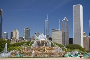 Images Dated 12th May 2009: Buckingham Fountain located in Grant Park, Chicago, Illinois, USA