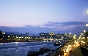 Images Dated 10th March 2006: Budapest, Hungary. The river in the evening as night falls