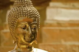 Images Dated 31st January 2005: Buddha Statue at Doi Suthep Temple