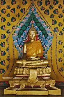 Images Dated 17th February 2006: Buddha, Wat Arun, Bangkok, Thailand