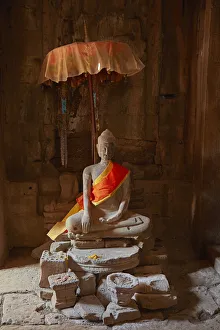 Cambodia Collection: Buddhist shrine, Bayon temple ruins, Angkor Thom (12th century temple complex), Angkor