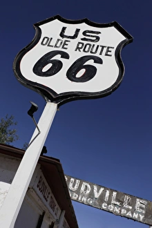Images Dated 10th September 2010: Budville, New Mexico, United States. Route 66